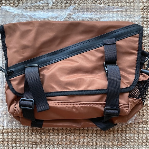 NEW Free People Move With It Messenger Bag - Picture 10 of 16